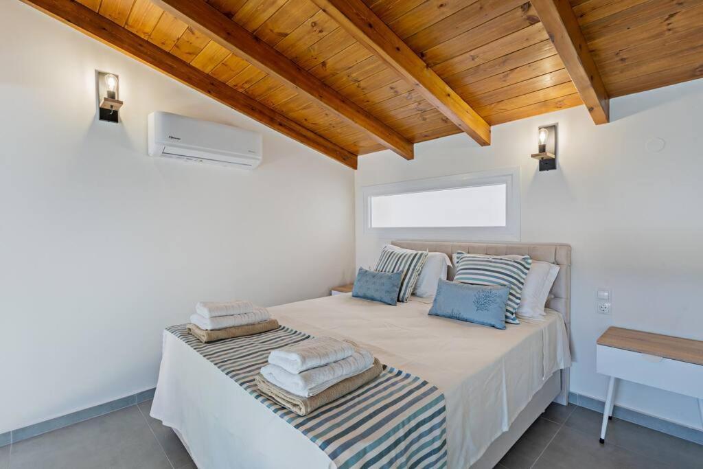 Sofia Suite, A Seafront Hideaway ! Pánormos Extérieur photo