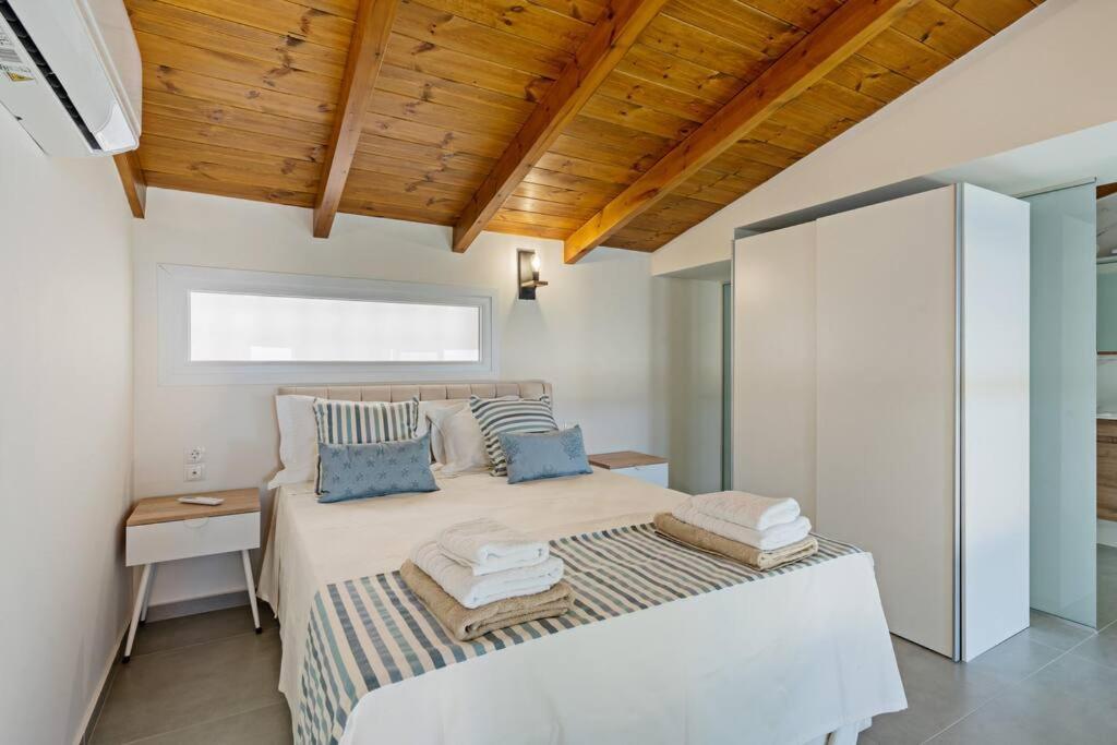 Sofia Suite, A Seafront Hideaway ! Pánormos Extérieur photo