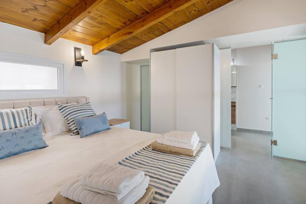 Sofia Suite, A Seafront Hideaway ! Pánormos Extérieur photo